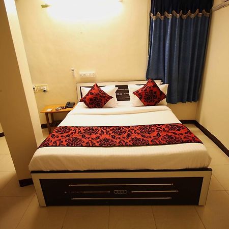 Oyo Hotel Blue Diamond Ahmedabad Ngoại thất bức ảnh