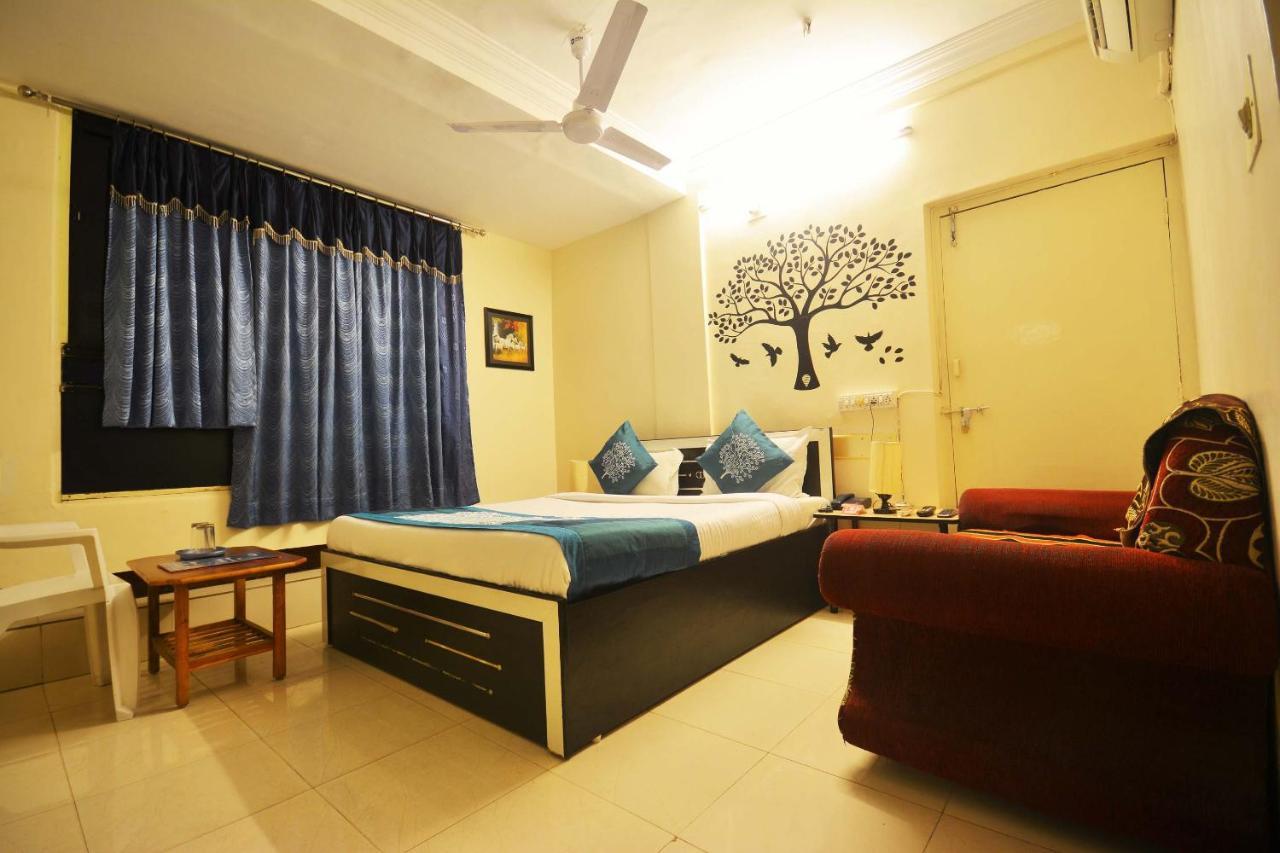 Oyo Hotel Blue Diamond Ahmedabad Ngoại thất bức ảnh