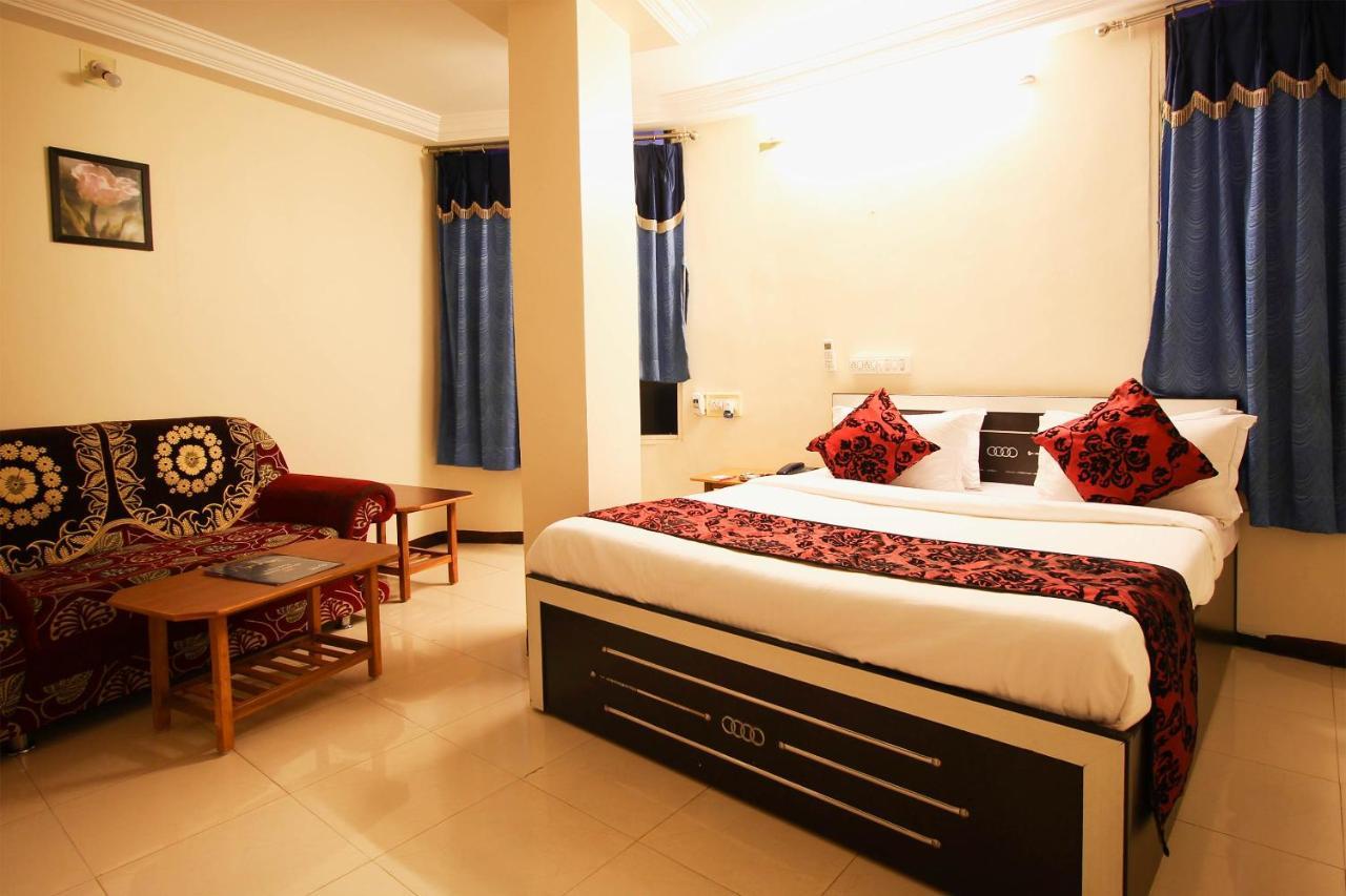 Oyo Hotel Blue Diamond Ahmedabad Ngoại thất bức ảnh