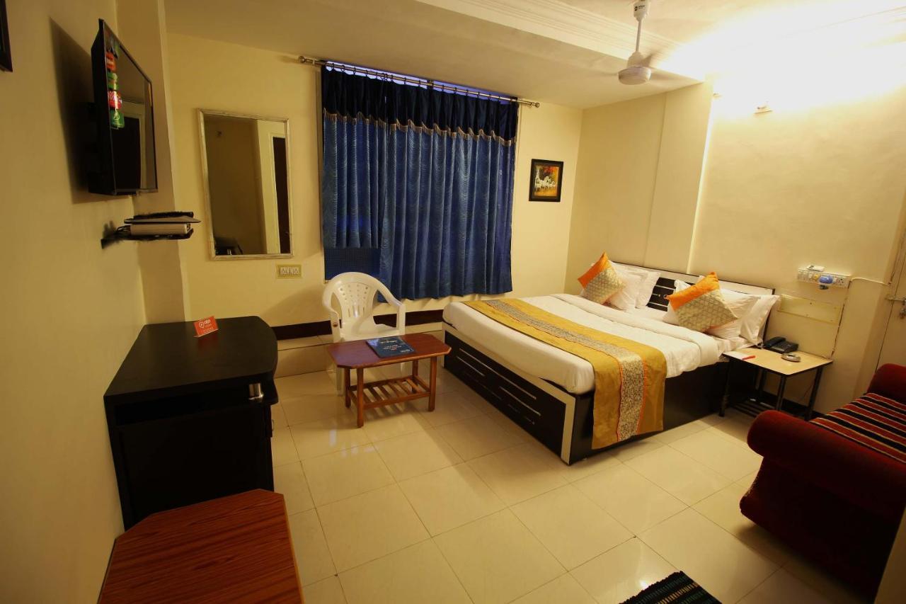 Oyo Hotel Blue Diamond Ahmedabad Ngoại thất bức ảnh