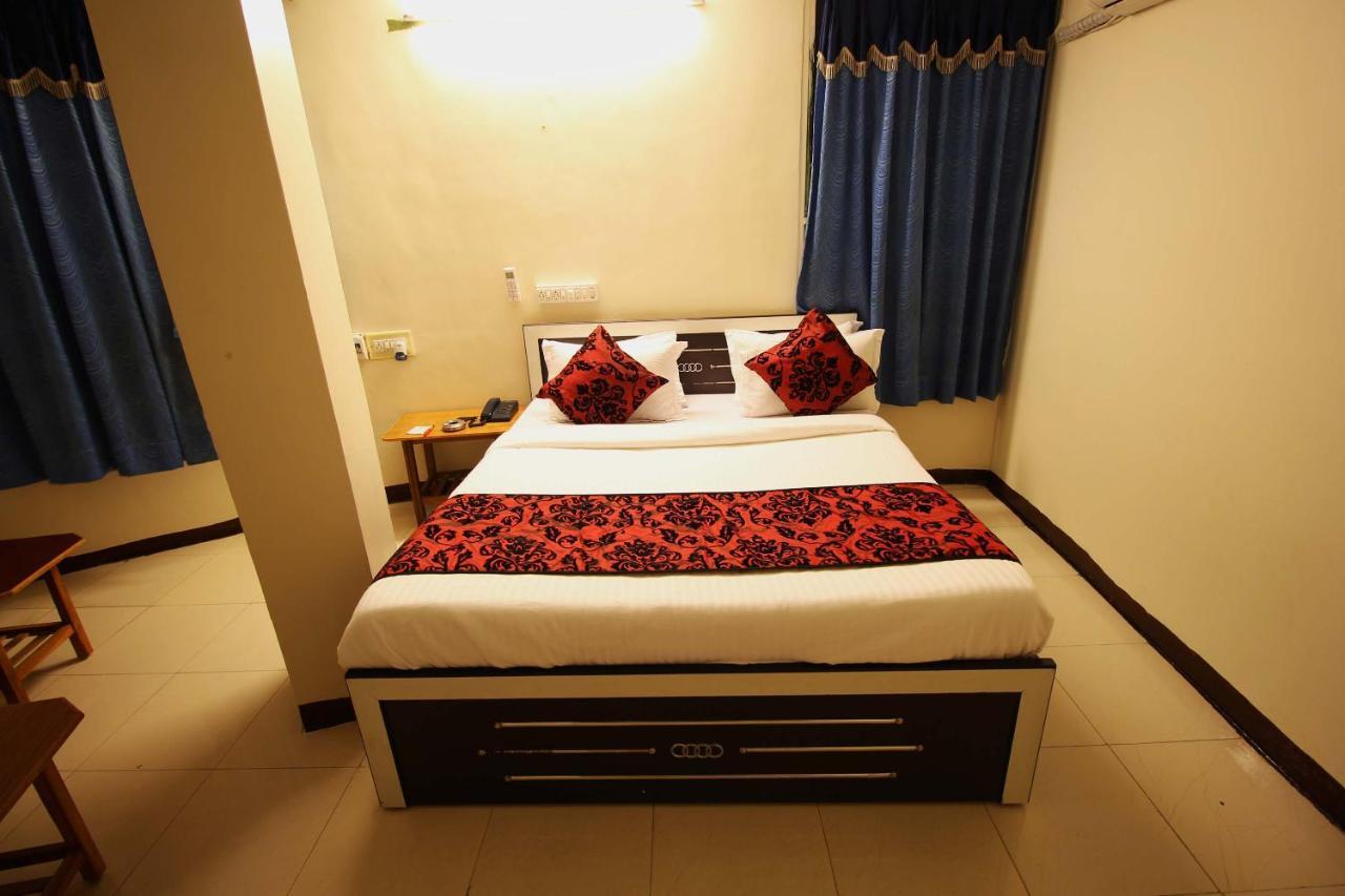 Oyo Hotel Blue Diamond Ahmedabad Ngoại thất bức ảnh