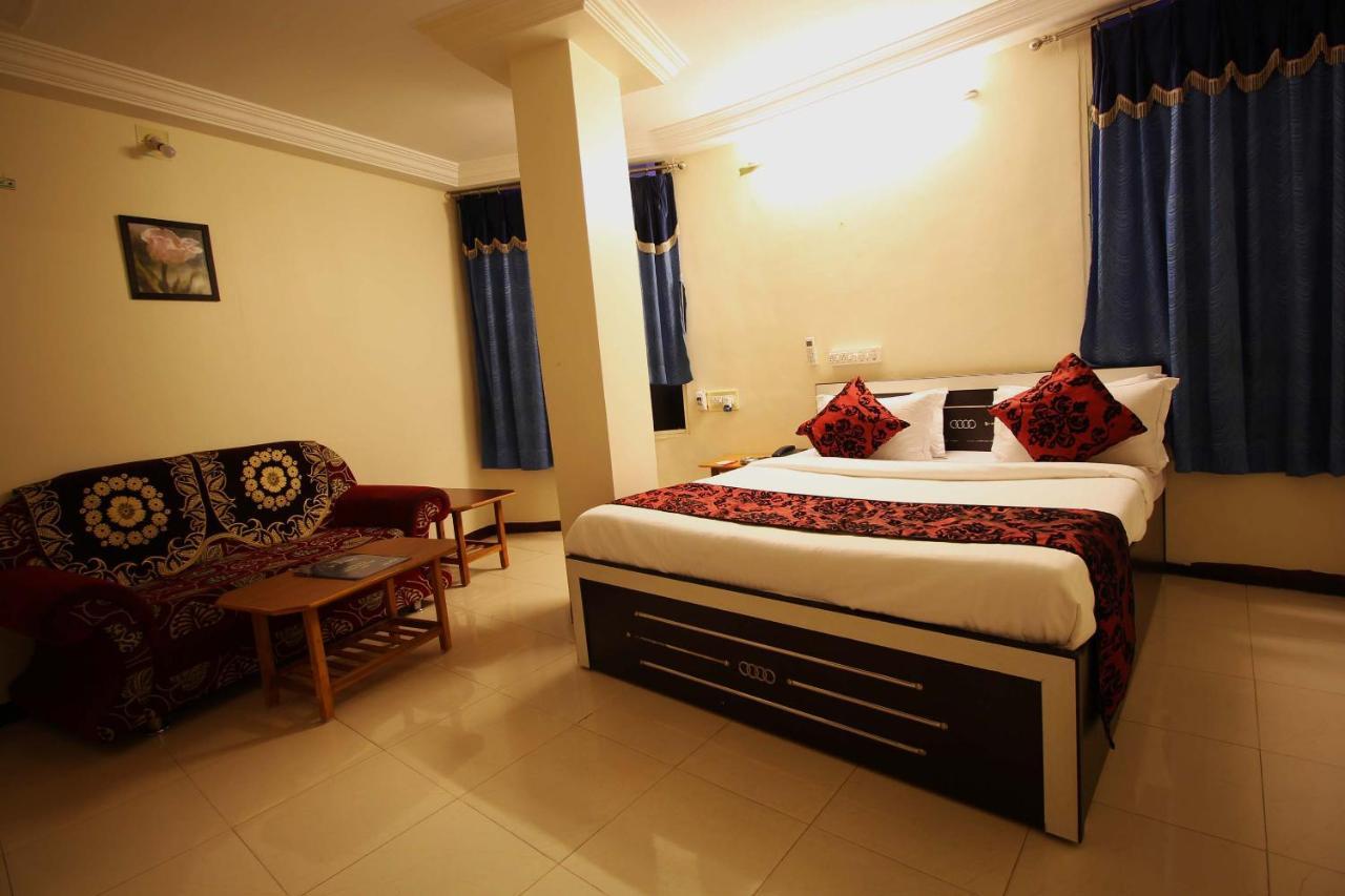 Oyo Hotel Blue Diamond Ahmedabad Ngoại thất bức ảnh