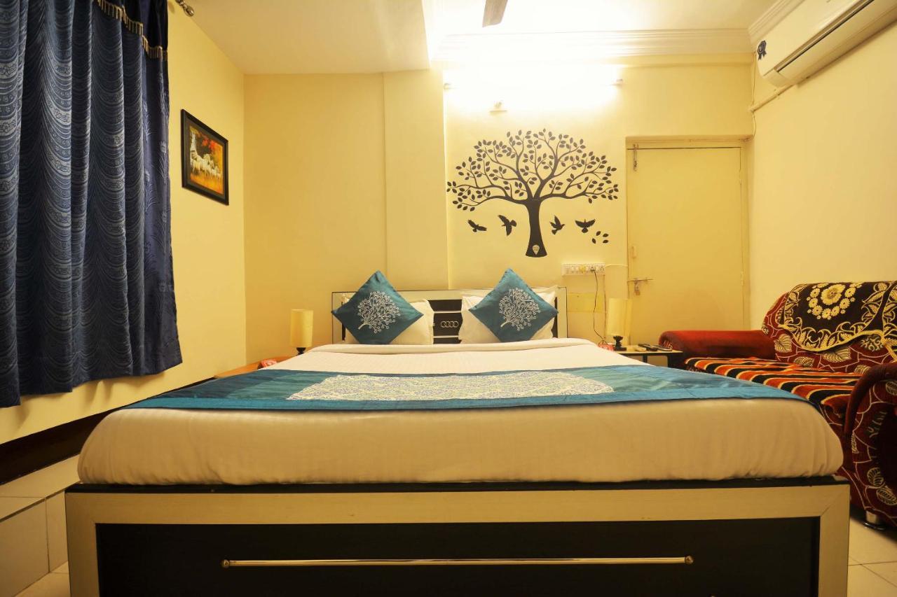 Oyo Hotel Blue Diamond Ahmedabad Ngoại thất bức ảnh