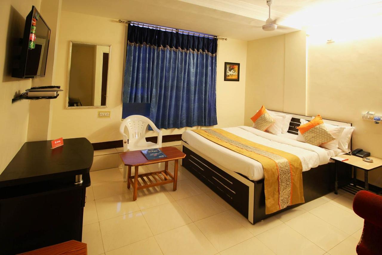Oyo Hotel Blue Diamond Ahmedabad Ngoại thất bức ảnh