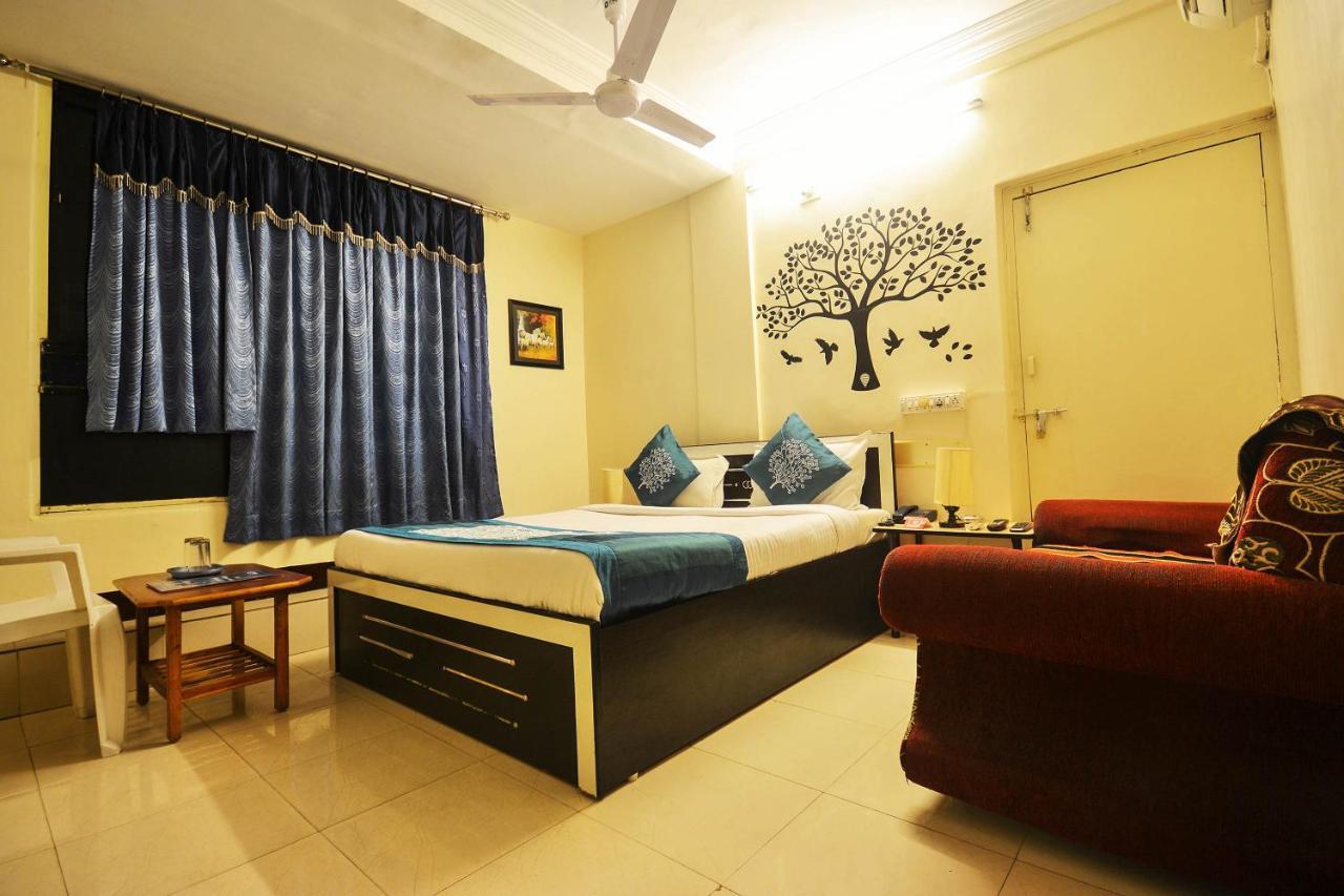 Oyo Hotel Blue Diamond Ahmedabad Ngoại thất bức ảnh